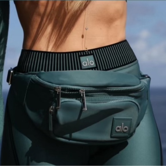 ALO Yoga Explorer Fanny Pack. Brand New never used. - Picture 5 of 6